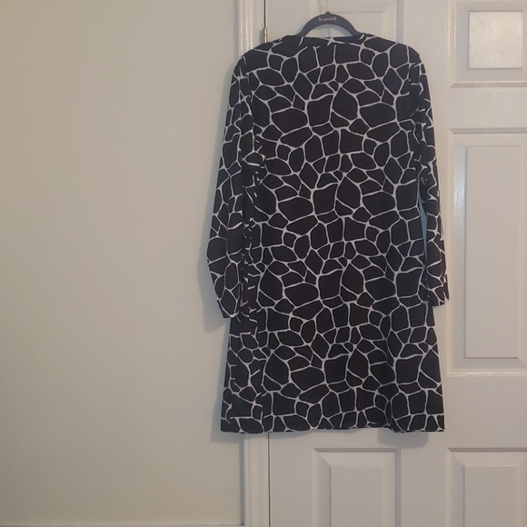 Blk and White Dress US 14 - Picture 3 of 3